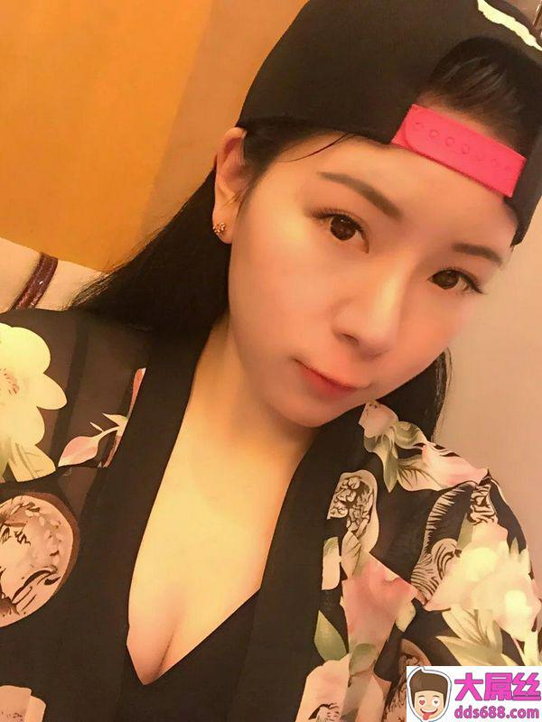 长腿大胸美黄婧智女沦落夜店生活后