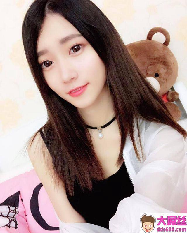 绝美笑颜浪Live直播主—洪彩忆