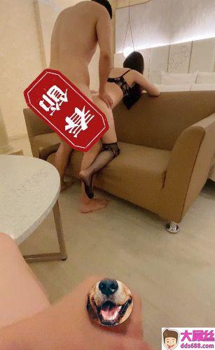 上了来访的女业务