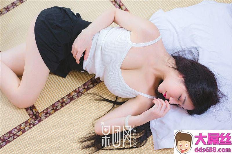 90后美女小伊伊清纯的写真