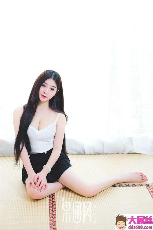 90后美女小伊伊清纯的写真