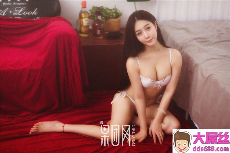 90后美女小伊伊清纯的写真