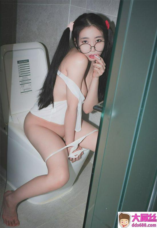 诱人的眼镜妹