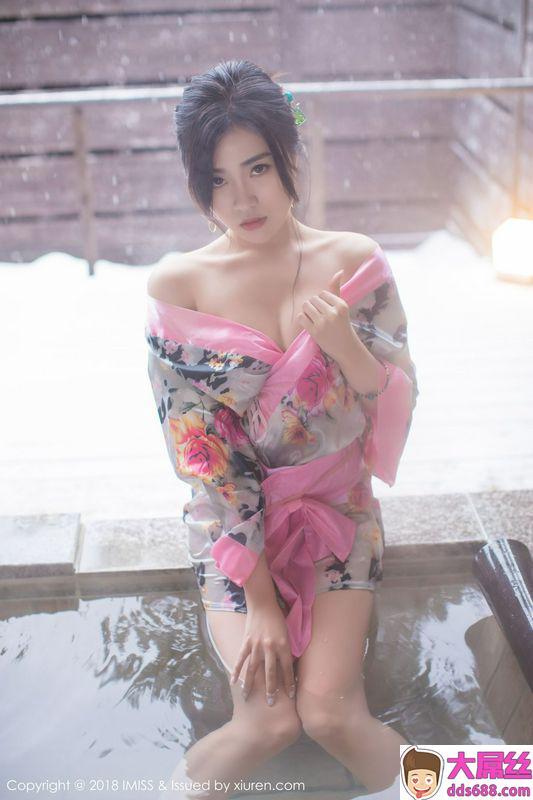 出水芙蓉许诺Sabrina妩媚和服与白色蕾丝