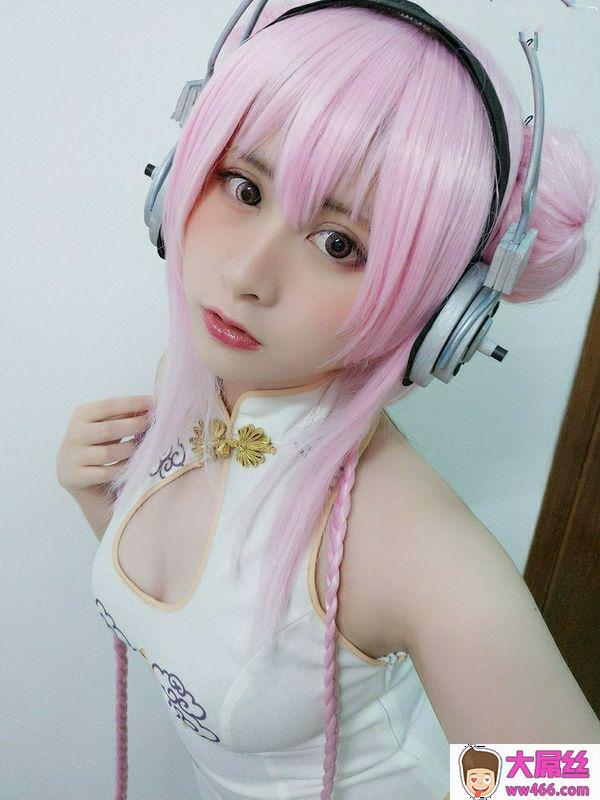 可爱的cosplay女孩