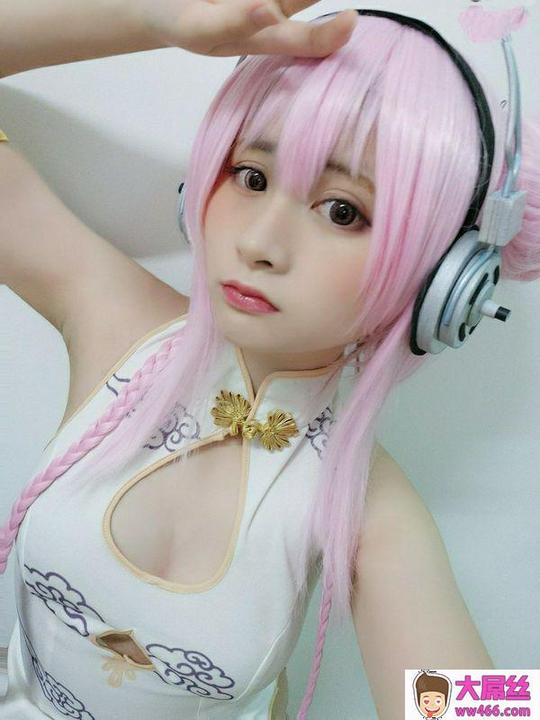 可爱的cosplay女孩