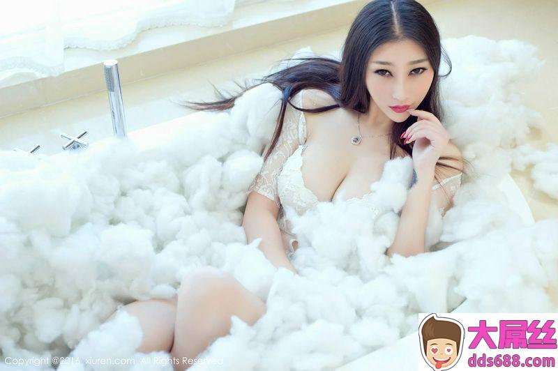 性感美人妲己白色性感薄丝外套雪白美乳唿之欲出