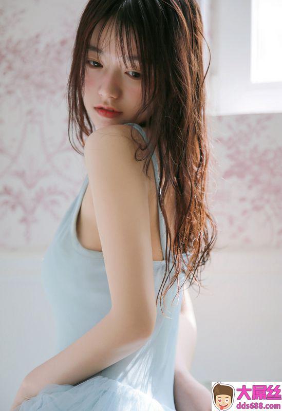 透明纱裙美女性感诱人写真图片